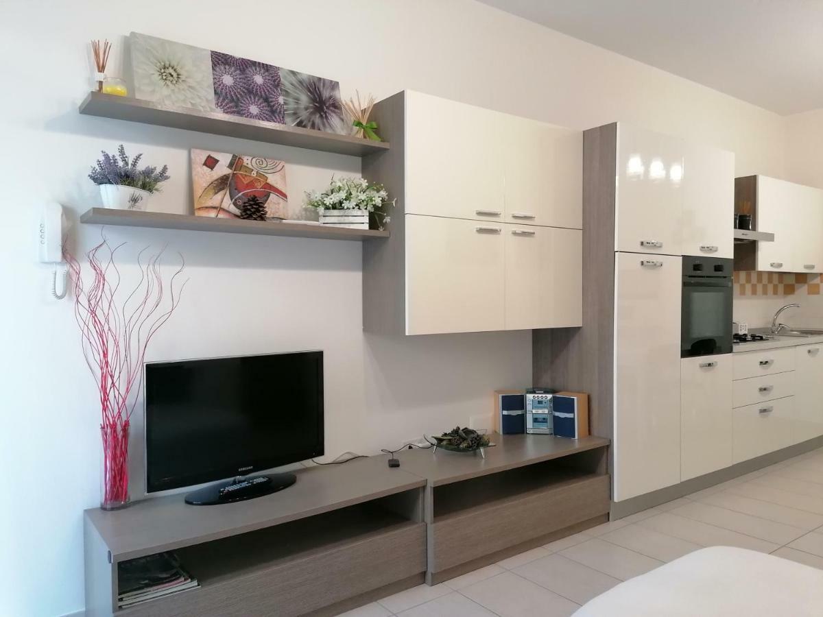 Appartamento Elegante Nuovissimo 콰르투 산텔레나 외부 사진